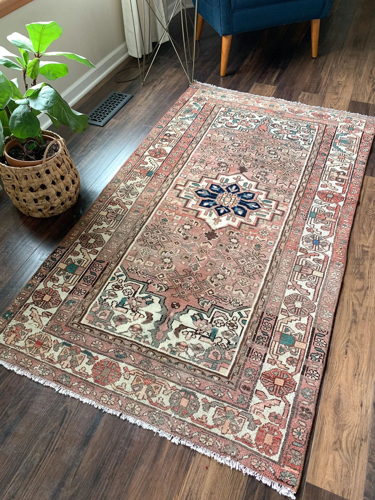 No. A1103 - 3.4' x 6.0' Vintage Persian Zanjan Area Rug